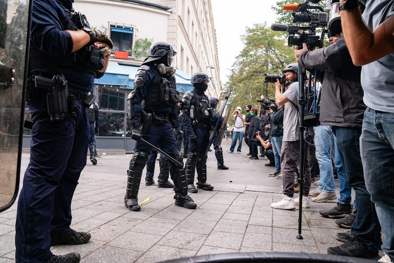 Demokratie in Gefahr? Wie Macrons Medienlabel die Pressefreiheit in Frankreich einschränken könnte