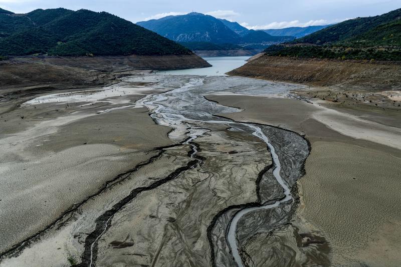 Αττική φαιό νταμάρι, αντί νερό θα πιείς καμπάρι… Αττική φαιό νταμάρι, αντί νερό θα πιείς καμπάρι…