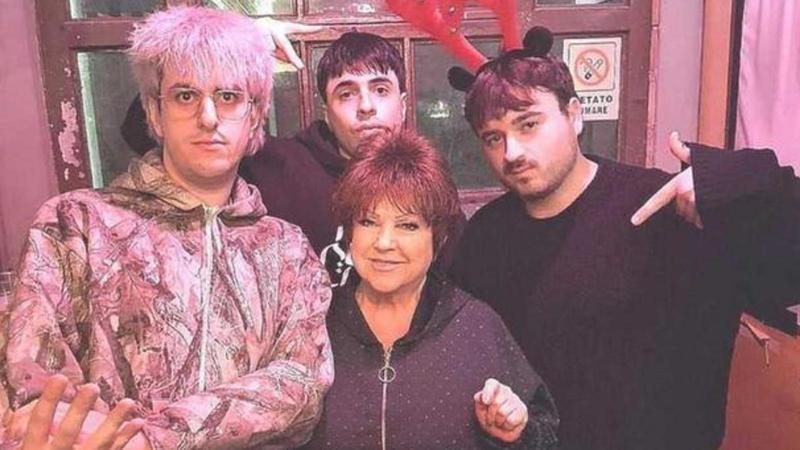 Orietta Berti a sorpresa sul palco del Fuori Orario