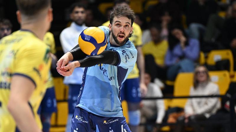 Pagelle Perry spaventoso, che impatto Massari