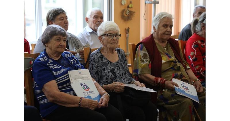 Евгени Петров