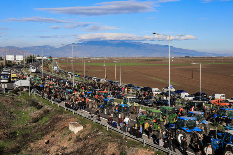 Αγρότες: Οι επιδοτήσεις που τους έκλεψαν, τα καρτέλ που τους εκμεταλλεύονται...
