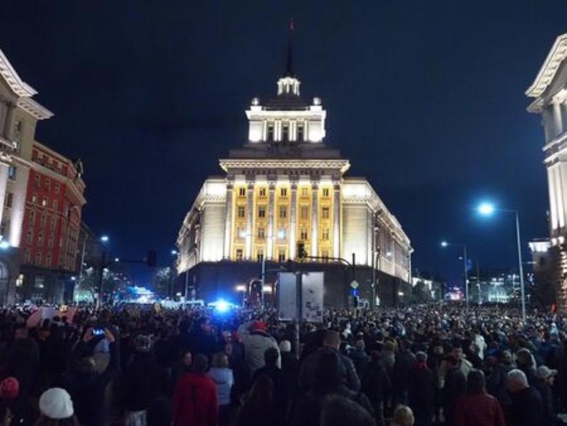 Довечера на протеста ще има КПП, ще проверяват демонстрантите
