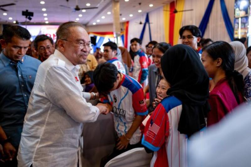 Malaysian PM Anwar Ibrahim Suffers Setback in Sabah State Election Malaysian PM Anwar Ibrahim Suffers Setback in Sabah State Election