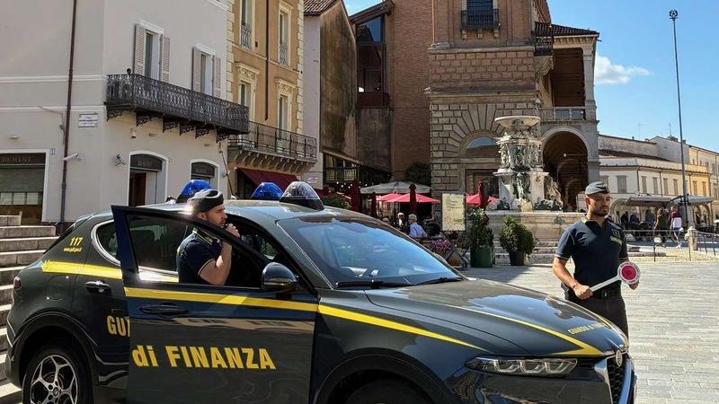Falso broker prometteva guadagni rapidi, ma i soldi sparivano: truffa da 200mila euro
