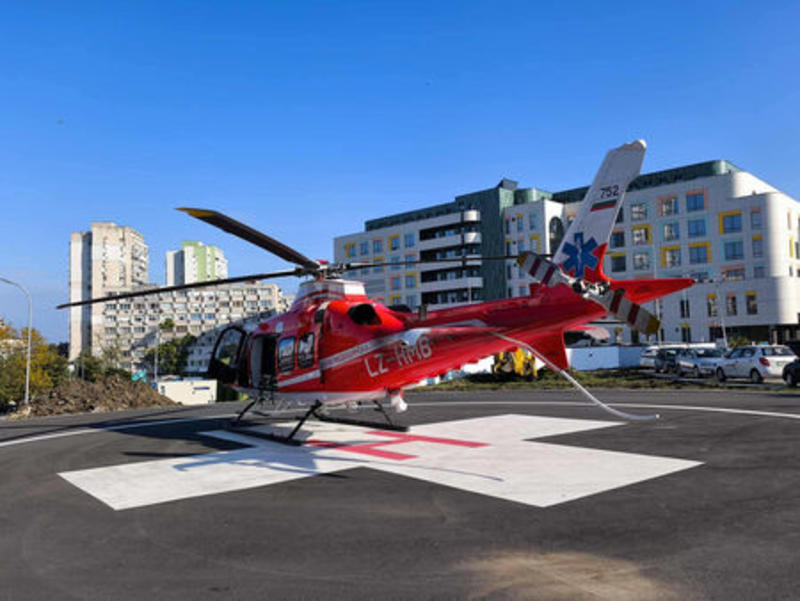 В сигнал до Флагман: Медицинският хеликоптер кръжи над Бургас вече час, какво се случва?