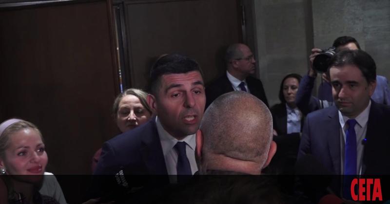 Опозицията трябва да реши какво иска от протеста