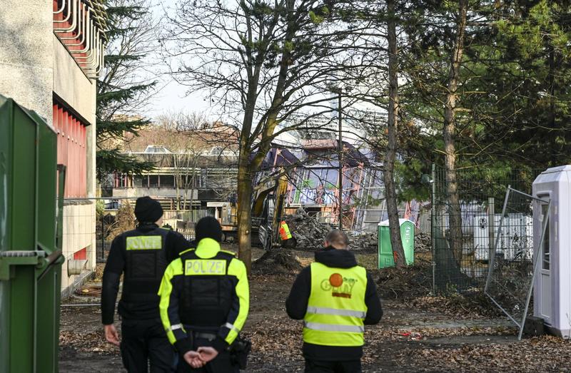 SEZ in Berlin: Mit der Abbruchstange SEZ in Berlin: Mit der Abbruchstange