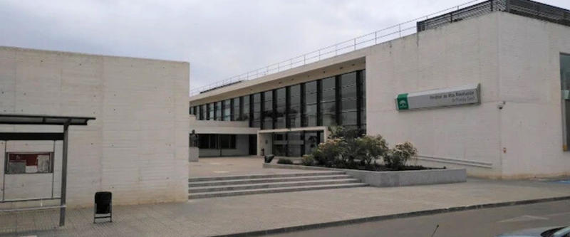 El desmantelamiento sanitario en Puente Genil obliga a los vecinos a operarse en Córdoba y el alcalde (PP) se mofa: 