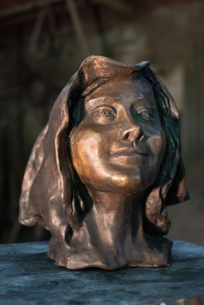 Angela Maiella la scultrice che racconta la vita, l’uomo, il tempo e il suo trascorrere. La mostra nell’Ex Studio di Piero Manzoni a Milano.