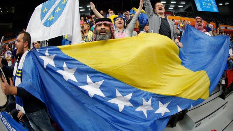 Selektor Bosne upitan da li treba uputiti izvinjenje Srbiji zbog navijača: „To treba otkloniti, ali nekada treba biti svestan realnosti u kojoj živimo“ Selektor Bosne upitan da li treba uputiti izvinjenje Srbiji zbog navijača: „To treba otkloniti, ali nekada treba biti svestan realnosti u kojoj živimo“