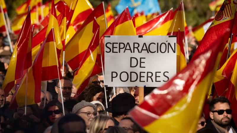 Los españoles piden ya el cambio político