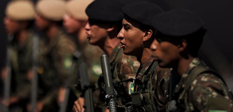 Manda quem tem armas, obedece quem tem juízo