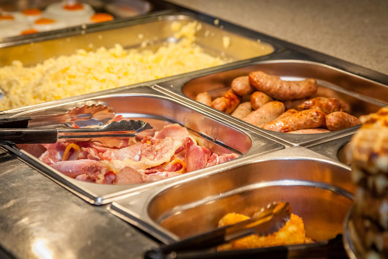Buffet blues / Why are hotel breakfasts so bad?