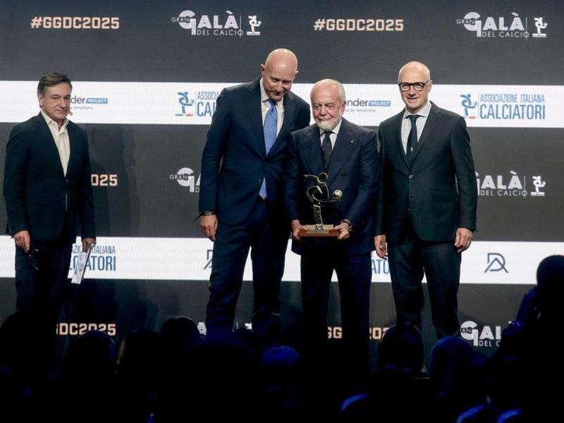 Il Napoli trionfa al Gran GalÃ  del Calcio: star McTominay, premiati Rrhamani,Conte e De Laurentiis