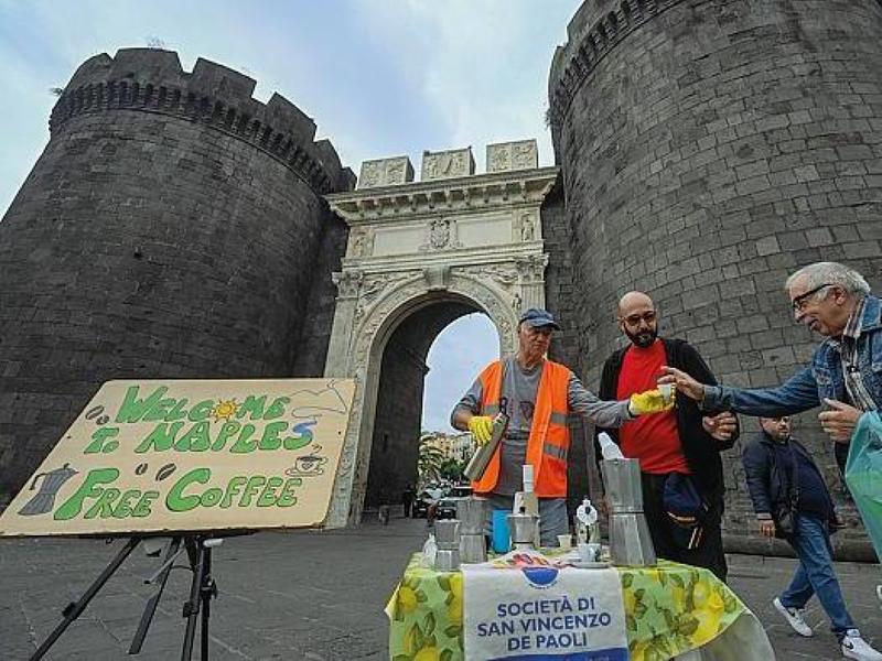 Il turismo mordi e fuggi e la delusione degli operatori: Â«Strade piene, camere vuoteÂ»âPer l'Immacolata attesi 430mila visitatori