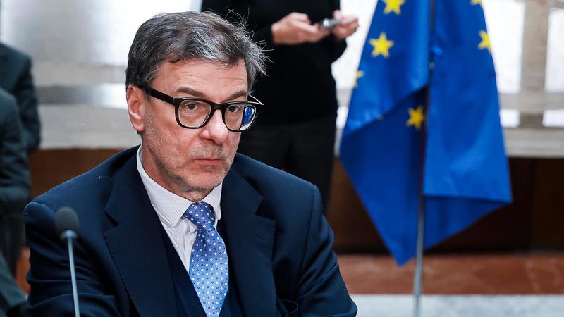 Inchiesta sulla scalata di Mps, i pm: “Il Mef non è indagato”. Ma l’opposizione attacca Giorgetti