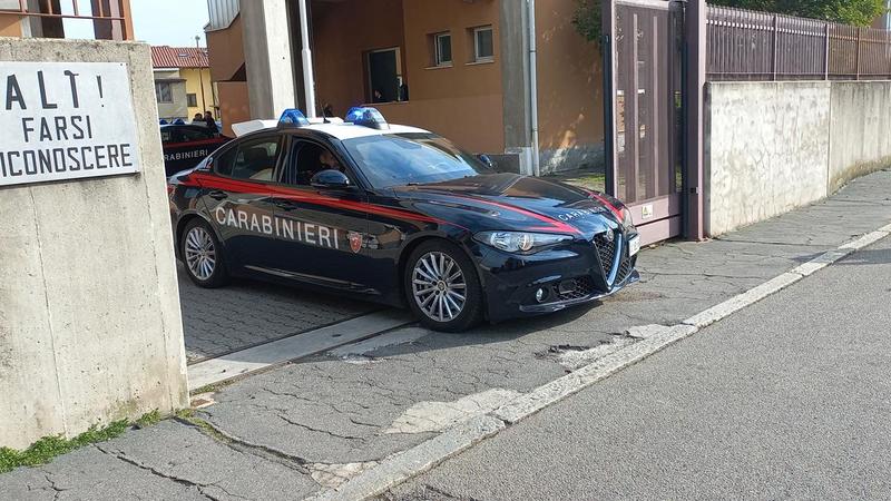 Legnano, rapina al supermercato: colpiti al volto con una tenaglia il direttore del negozio e un anziano intervenuto per difendere una vigilante