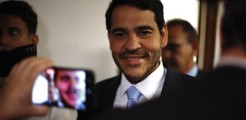 Messias tenta vencer resistências e pede ajuda a Sarney para aproximar MDB