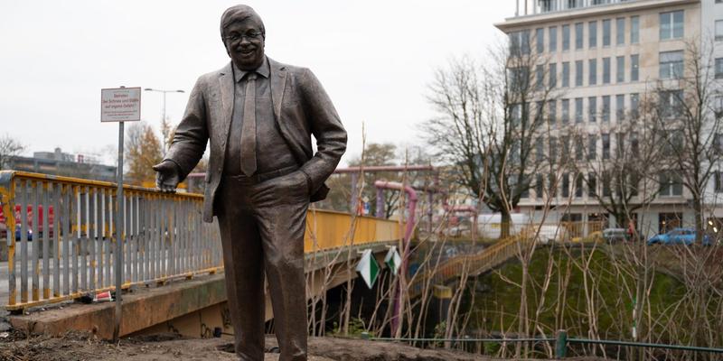 Zentrum für Politische Schönheit errichtet «Walter Lübcke Memorial» vor CDU-Zentrale