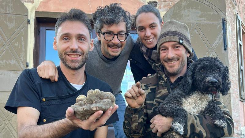 Marco trova ‘l’oro bianco’ sull’Appennino: scovato un tartufo di oltre mezzo chilo