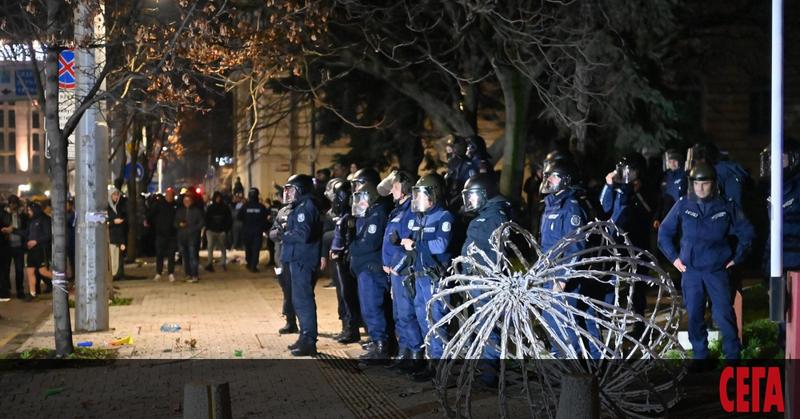 5 неудобни въпроса за МВР и вандалите от протеста