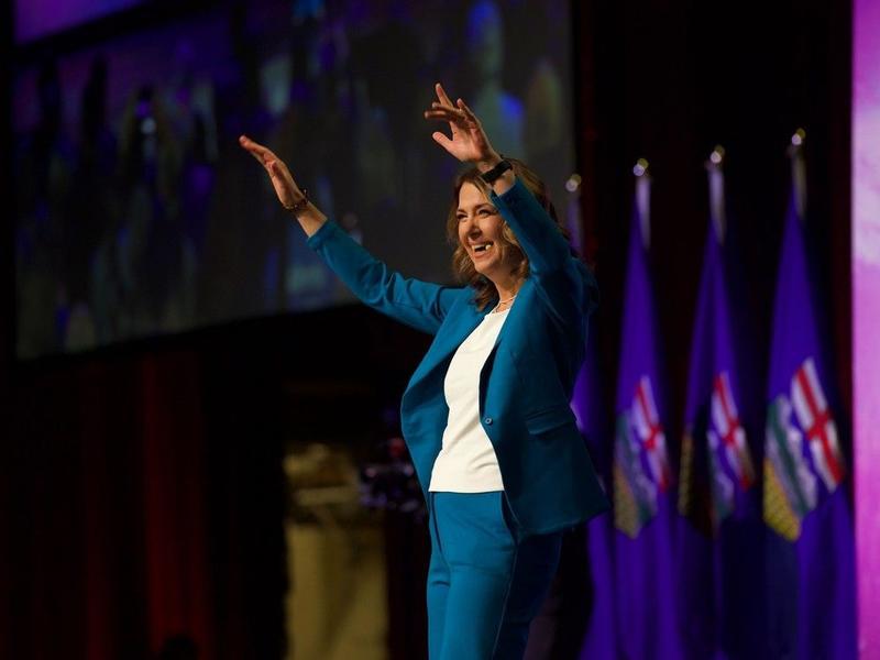 Bell: Danielle Smith warns 'lowlife criminals' — is her warning real or is it big hat, no cattle? Bell: Danielle Smith warns 'lowlife criminals' — is her warning real or is it big hat, no cattle?