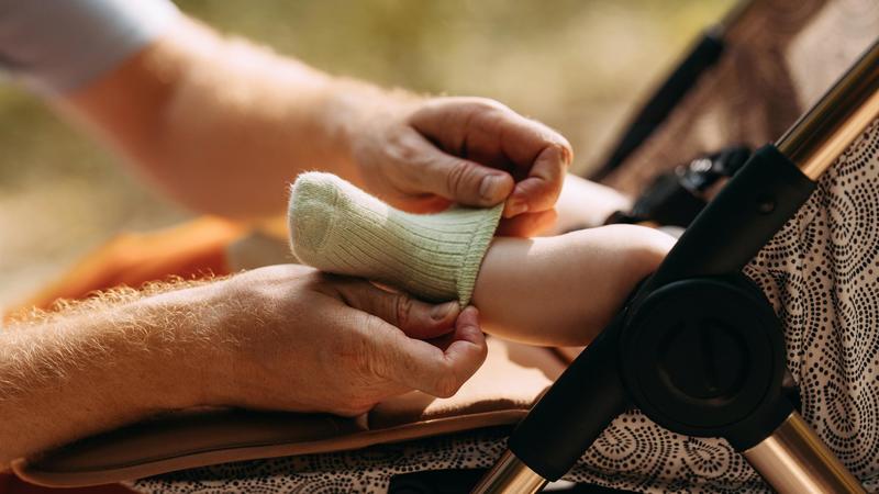 Cerro, bimba ferita di 3 mesi abbandonata per ore. La mamma dormiva sul letto ubriaca mentre la figlia piangeva disperata
