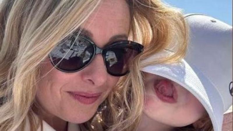 Meloni regina di Facebook, ma il record su Instagram spetta alla capra di Malerba: ecco i post più popolari sui social nel 2025