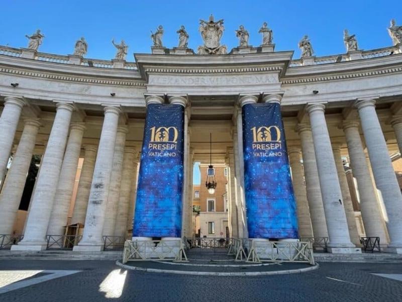 100 Presepi in Vaticano. L’esposizione sotto il Colonnato del Bernini in Piazza San Pietro.