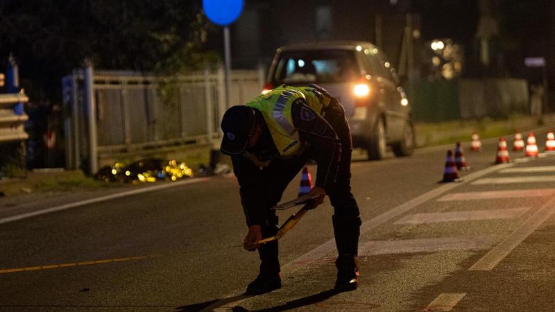 Travolto e ucciso da un’auto mentre passeggia con il cane: la vittima aveva 46 anni