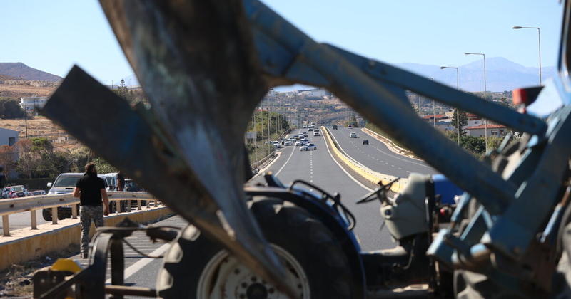 Όλοι οι αγρότες μαζί και οι Κρήτες μόνοι τους! Όλοι οι αγρότες μαζί και οι Κρήτες μόνοι τους!