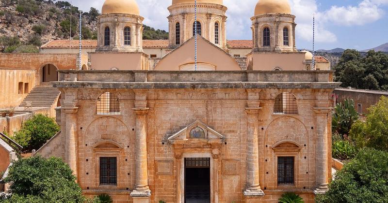 Μαφία Χανίων: σε εξέλιξη η απολογία του Επισκόπου Δορυλαίου για το ακίνητο-φιλέτο στην παραλία του Ζορμπά Μαφία Χανίων: σε εξέλιξη η απολογία του Επισκόπου Δορυλαίου για το ακίνητο-φιλέτο στην παραλία του Ζορμπά
