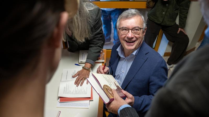 “No ai testi neofascisti”. Ottanta autori contro la casa editrice ‘Passaggio nel bosco’