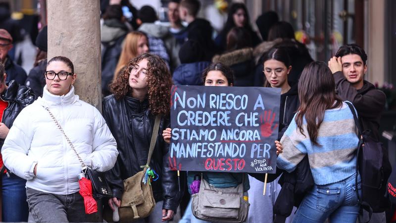 Licenziata dalla multinazionale dopo lo stupro di gruppo, chiuso il contenzioso: soldi per lasciare il posto