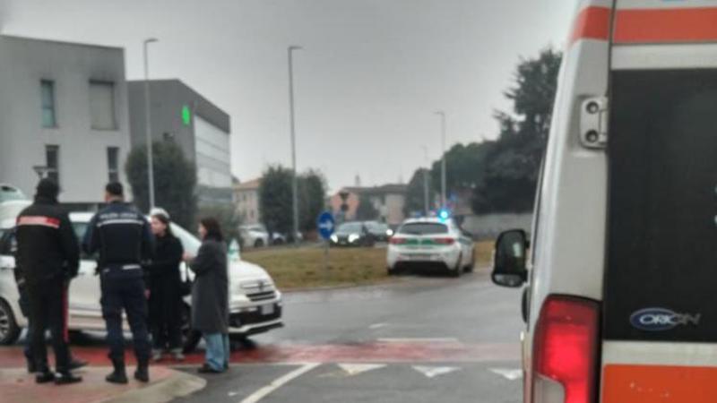 Vigevano, lite per una precedenza: tassista aggredito a colpi di mazza da baseball