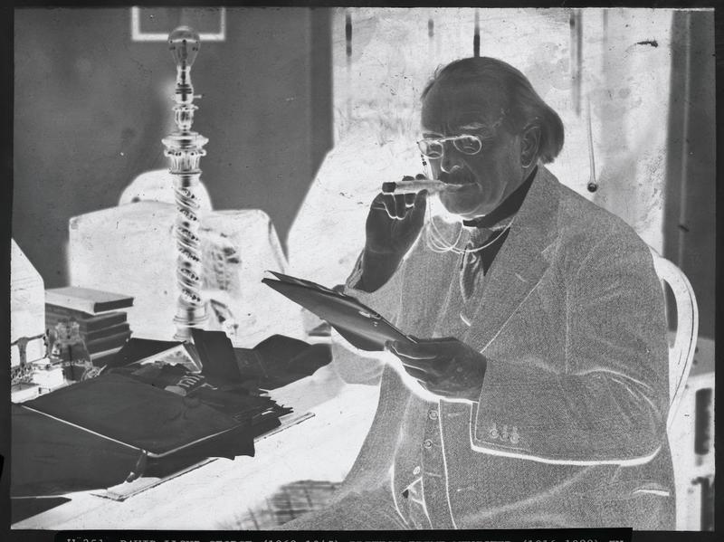 Up in smoke / Save the cigar lounge Up in smoke / Save the cigar lounge