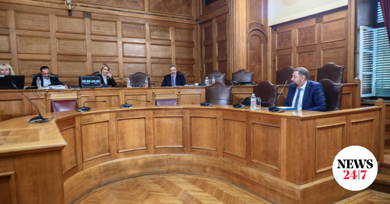 Στις Βρυξέλλες τους συλλαμβάνουν, εδώ απολαμβάνουν τον φραπέ τους…