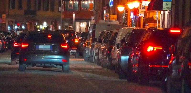 Livorno, corso Amedeo: ecco la stretta sulla sosta. Più controlli dopo il caos (e 43 multe)