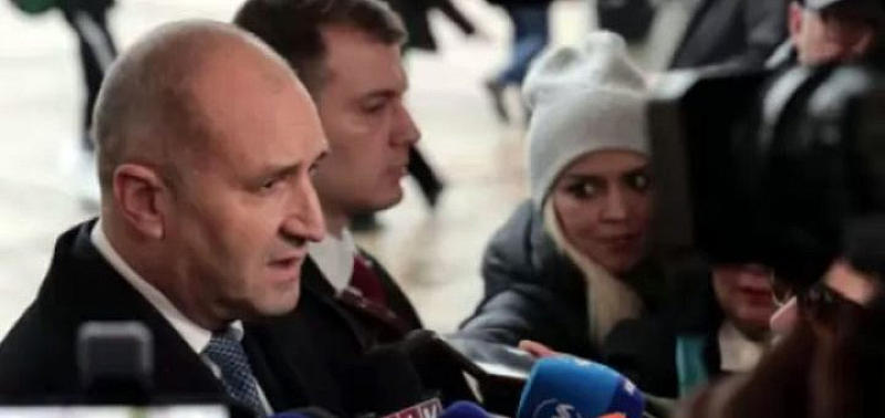 Тактиката на Радев: Напада опонентите си от провинцията, на празници, в събота и неделя