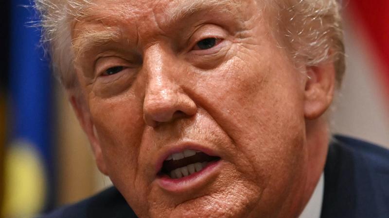 Donald Trump, un fiume in piena su Truth: 160 post in meno di 4 ore. Teorie del complotto e accuse: cosa ha scritto Donald Trump, un fiume in piena su Truth: 160 post in meno di 4 ore. Teorie del complotto e accuse: cosa ha scritto