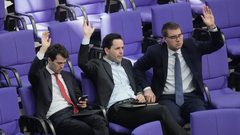 Ist der Bundestag doch ein Zirkuszelt? Fünf Szenarien, wie der Renten-Zoff ausgehen könnte