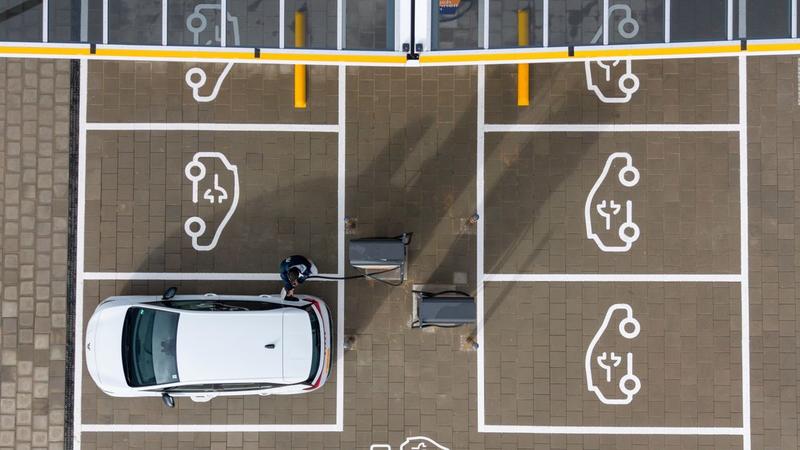 So kriegen wir die Kurve. Jedenfalls ein bisschen.