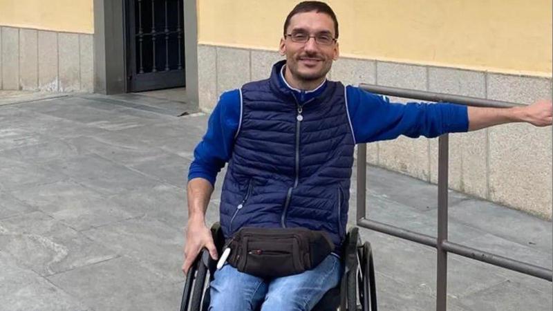 Fabio Carminati, sindaco in sedia a rotelle: “In motorino a 14 anni, un camion mi ha tagliato la strada. Non arrendersi mai” /