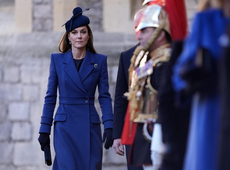 Kate Middleton in blu guida l’accoglienza reale per il presidente della Germania