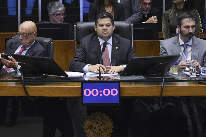 Alcolumbre avacalha um ritual