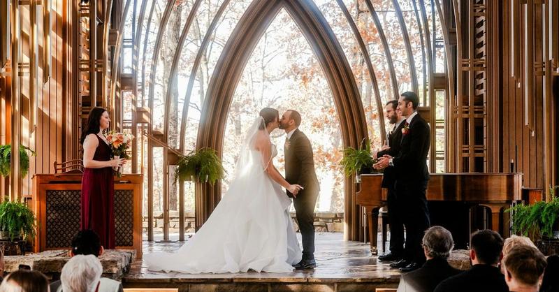 ¿Por qué los novios se colocan así en la iglesia?