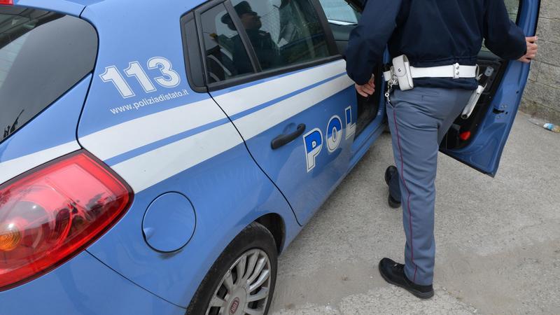 Voghera, al pusher fermato con la cocaina squilla il cellulare in commissariato. E la polizia così arresta pure il capo