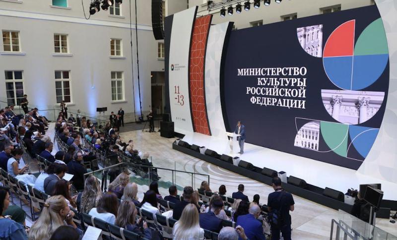 Kültür ve sanat evrensel diyalog dili olmaya devam ediyor