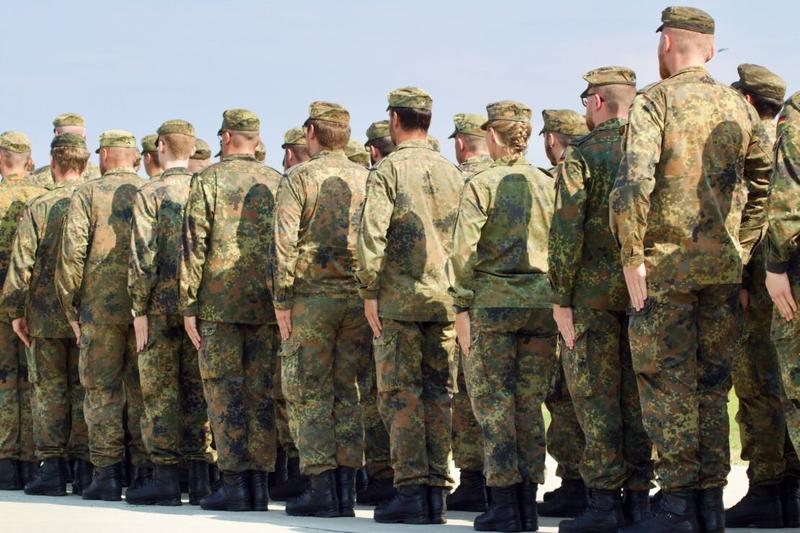 Debatte mit SDAJ: Mit Liberalen oder mit Einheitsfront gegen die Wehrpflicht?